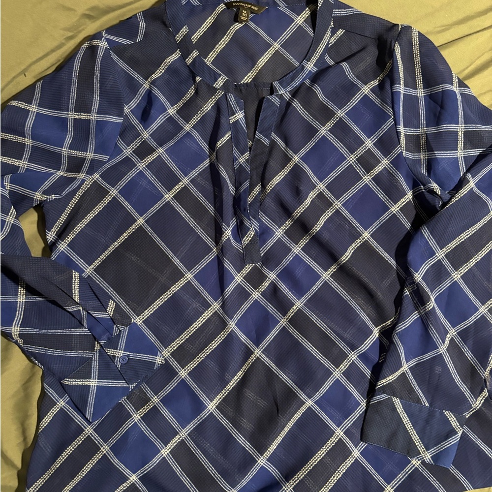 Banana Republic Women’s sheer blouse xl